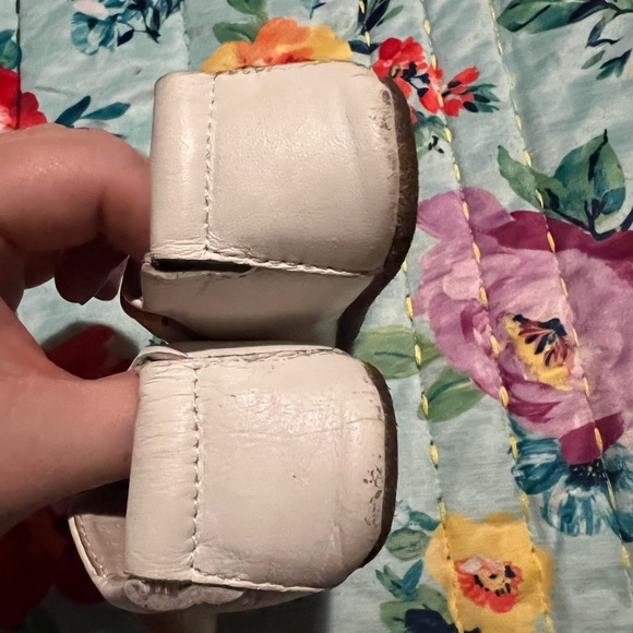 Livie & Luca shoes size 12-18 months - Picture 4 of 5